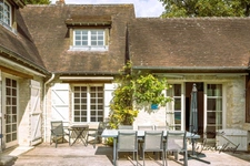 Propriete à vendre 9 pièces GOUSSONVILLE (78)-245m²-4 chambres-piscine-2 garages-4440m²
