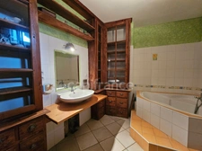 MAISON SPACIEUSE ET ATYPIQUE, 182M2 HABITABLES, 3 CHAMBRES, GRANDE TERRASSE AVEC VUE DÉGAGÉE et IMPRENABLE,10MIN DE L’AUTOROUTE, 1H DE LYON