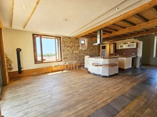 MAISON SPACIEUSE ET ATYPIQUE, 182M2 HABITABLES, 3 CHAMBRES, GRANDE TERRASSE AVEC VUE DÉGAGÉE et IMPRENABLE,10MIN DE L’AUTOROUTE, 1H DE LYON