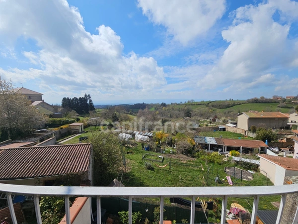MAISON 130m2, 2 CHAMBRES, POSSIBLE 3, JARDIN, GARAGE + APPARTEMENT LOUE, 10MIN AUTOROUTE, 1H DE LYON
