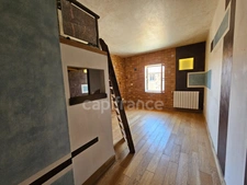 MAISON SPACIEUSE ET ATYPIQUE, 182M2 HABITABLES, 3 CHAMBRES, GRANDE TERRASSE AVEC VUE DÉGAGÉE et IMPRENABLE,10MIN DE L’AUTOROUTE, 1H DE LYON