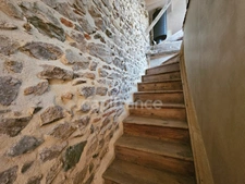 MAISON SPACIEUSE ET ATYPIQUE, 182M2 HABITABLES, 3 CHAMBRES, GRANDE TERRASSE AVEC VUE DÉGAGÉE et IMPRENABLE,10MIN DE L’AUTOROUTE, 1H DE LYON