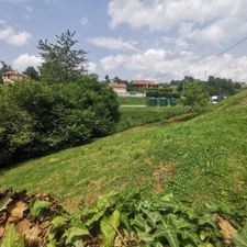TERRAIN À BÂTIR, 580M2, BEL ENSOLEILLEMENT, VILLAGE DYNAMIQUE, 10MIN ACCÈS AUTOROUTIER, 1H DE LYON