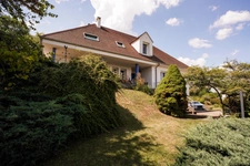 Dpt Saône et Loire (71), for sale near MACON P9 house of 239m² - Land of 1634 m² -   
