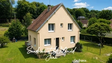 CHARLEVAL (27380) – Maison familiale entièrement rénovée avec sous-sol complet, jardin clos et prestations haut de gamme