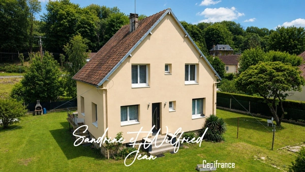 CHARLEVAL (27380) – Maison familiale entièrement rénovée avec sous-sol complet, jardin clos et prestations haut de gamme