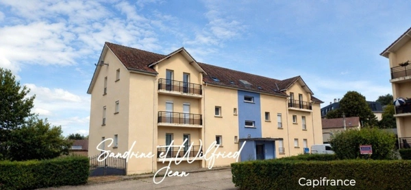 LOUVIERS (27) - A LOUER - F2 RDC surélevé - cave privée et parking commun