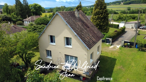 CHARLEVAL (27380) – Maison familiale entièrement rénovée avec sous-sol complet, jardin clos et prestations haut de gamme