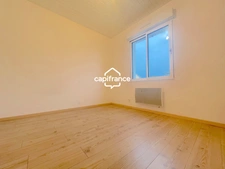 MAISON FAMILIALE DE 152 m2 AVEC PISCINE, GARAGE ET ESPACE INDÉPENDANT À DEUX PAS DE L'OCÉAN !