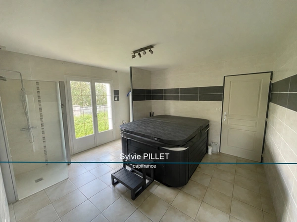 Maison à vendre 11 pièces SAINT MICHEL EN L'HERM (85)