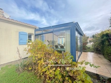 Maison 3 chambres avec véranda, garage et jardin – à Angles (85)
