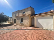 MAISON FAMILIALE DE 152 m2 AVEC PISCINE, GARAGE ET ESPACE INDÉPENDANT À DEUX PAS DE L'OCÉAN !