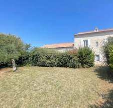 Ensemble immobilier mixte aux grands espaces : habitation & activité commerciale à Sainte-Radégonde-des-Noyers en VENDEE (85)