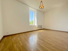 Ensemble immobilier mixte aux grands espaces : habitation & activité commerciale à Sainte-Radégonde-des-Noyers en VENDEE (85)