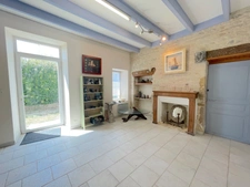 Ensemble immobilier mixte aux grands espaces : habitation & activité commerciale à Sainte-Radégonde-des-Noyers en VENDEE (85)