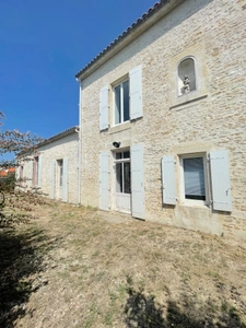 Ensemble immobilier mixte aux grands espaces : habitation & activité commerciale à Sainte-Radégonde-des-Noyers en VENDEE (85)