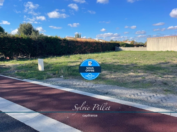 Terrain à vendre de 588,00 m² PUYRAVAULT (85)