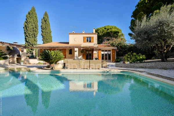 Maison à vendre 7 pièces CEYRESTE (13) piscine pool-house sur 1200 m2 de terrain