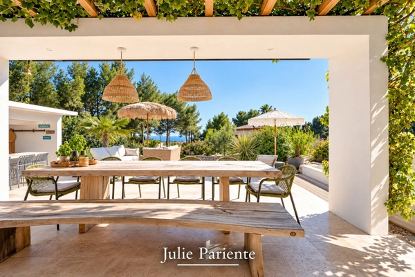 Propriété vue mer à vendre 6 pièces LA CIOTAT (13),1000 m2 terrain, piscine, pool house