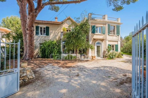 Maison à vendre 7 pièces LA CIOTAT CLOS DES PLAGES (13) TERRAIN 900 m2 Piscine