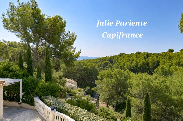 Maison à vendre 6 pièces LA CIOTAT (13)4000 M2 Terrain