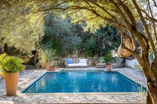 Maison à vendre 4 pièces CEYRESTE (13) sur 110 M2 de terrain, grande piscine, garage, parkings