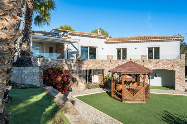 Maison à vendre 5 pièces LA CIOTAT (13) Terrain 3000 M2 Piscine,  Triple garage