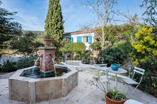 Maison à vendre 4 pièces CEYRESTE (13) sur 110 M2 de terrain, grande piscine, garage, parkings