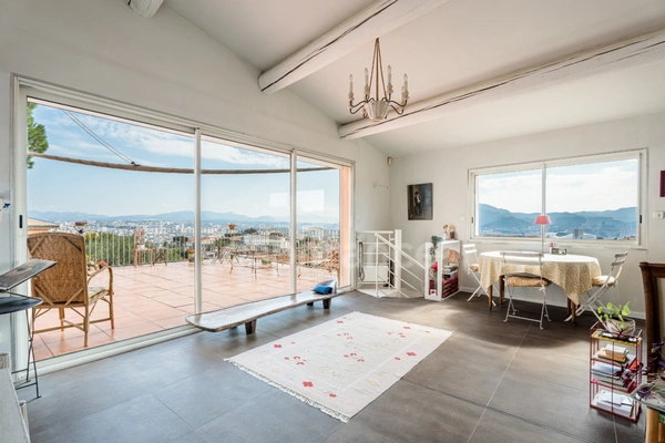 Propriété à vendre 5 pièces MARSEILLE 7EME ARRONDISSEMENT (13) VAUBAN