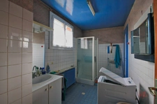 Maison 4 chambres, à proximité des commodités, élevée sur sous-sol