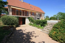 Propriété 5 chambres, avec piscine et étang sur 3 hectares de terrain.