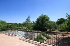 Propriété 5 chambres, avec piscine et étang sur 3 hectares de terrain.