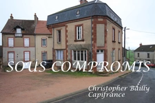 Maison de village, 4 chambres, avec garage et cour.