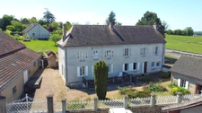 Maison du XIXème, 216 m² sur un terrain de 4200 m² avec de nombreuses dépendances.