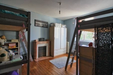 Charmante maison de style 1930, 4 chambres, à proximité des commodités.