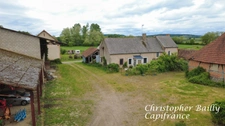Maison de campagne, 2 chambres, avec grange et dépendances.