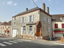 Charmante maison de village, 5 chambres sur 3600 m² de terrain. 