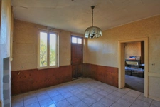 Maison de village, 3 chambres, sur 1200 m² de terrain.