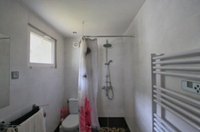 Maison 4 chambres avec spacieuse dépendance.