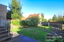 Charmante maison de style 1930, 4 chambres, à proximité des commodités.