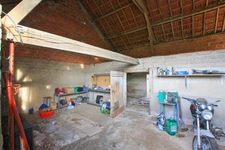 Maison de campagne, 2 chambres, avec dépendances.