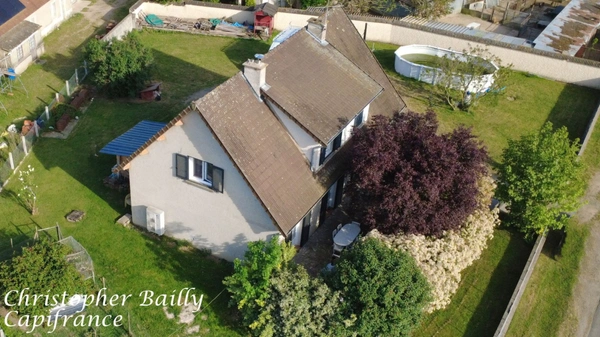 Maison rénovée,  3 chambres, sur un terrain clos de 1230 m².