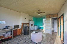 Maison de campagne, 2 chambres, avec dépendances.