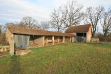 Maison de campagne, 2 chambres, avec dépendances.
