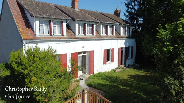 Maison 165 m² avec dépendances et puits.
