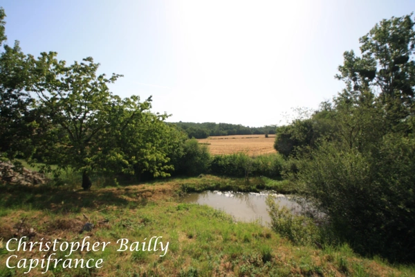Terrain à bâtir sur la commune de Saint Léger sur Vouzance.