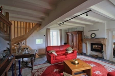 Belle propriété, rénovée récemment, avec gîtes sur 3761 m² de terrain.