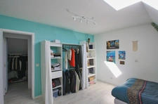 Longère bourbonnaise récemment rénovée, 5 chambres, proche des commodités.