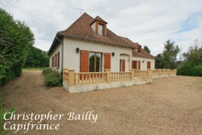 Maison traditionnelle , 5 chambres, sur 5000 m² de terrain.