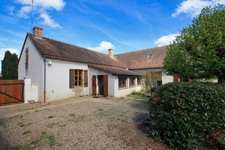 Spacieuse maison de bourg de 196 m², 5 chambres, sur un joli terrain de 5200 m².
